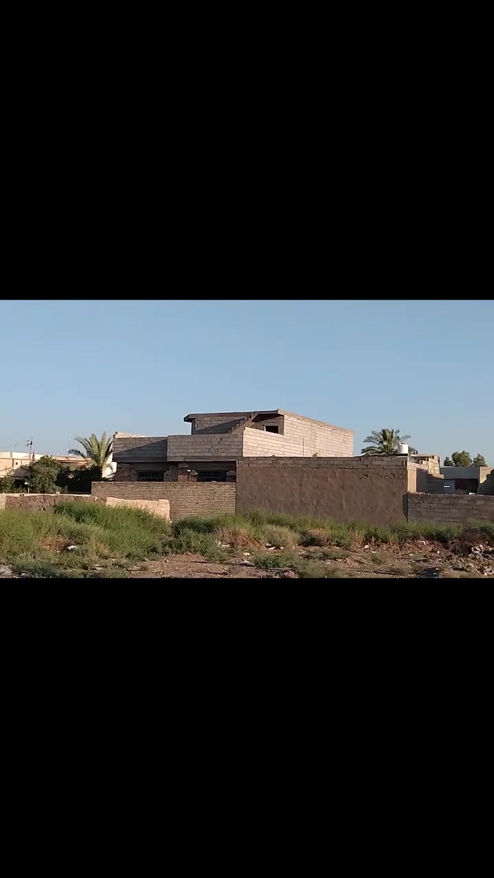 يالله على بركة الله هيكل طابقين مسكف للبيع ركن طابو صرف حجه تحويل مباشرمساحته 243م عنوانه بلد  جمعية الامام قرب شارع العام  الطابق الأول كله بناء طابوك والطابق الثاني بلوك يتكون الطابق الأول من 2غرفتين منام صاله مطبخ استقبال كبير ومجموعه صحيات كراج سياره مع حديقة الطابق الثاني يتكون من 2غرفتين منام سويت مع صاله وصطحين بيت كلش حلو ومرتب الياخذه ميخسر اتصال*********** السعر 120 وبي مجال

