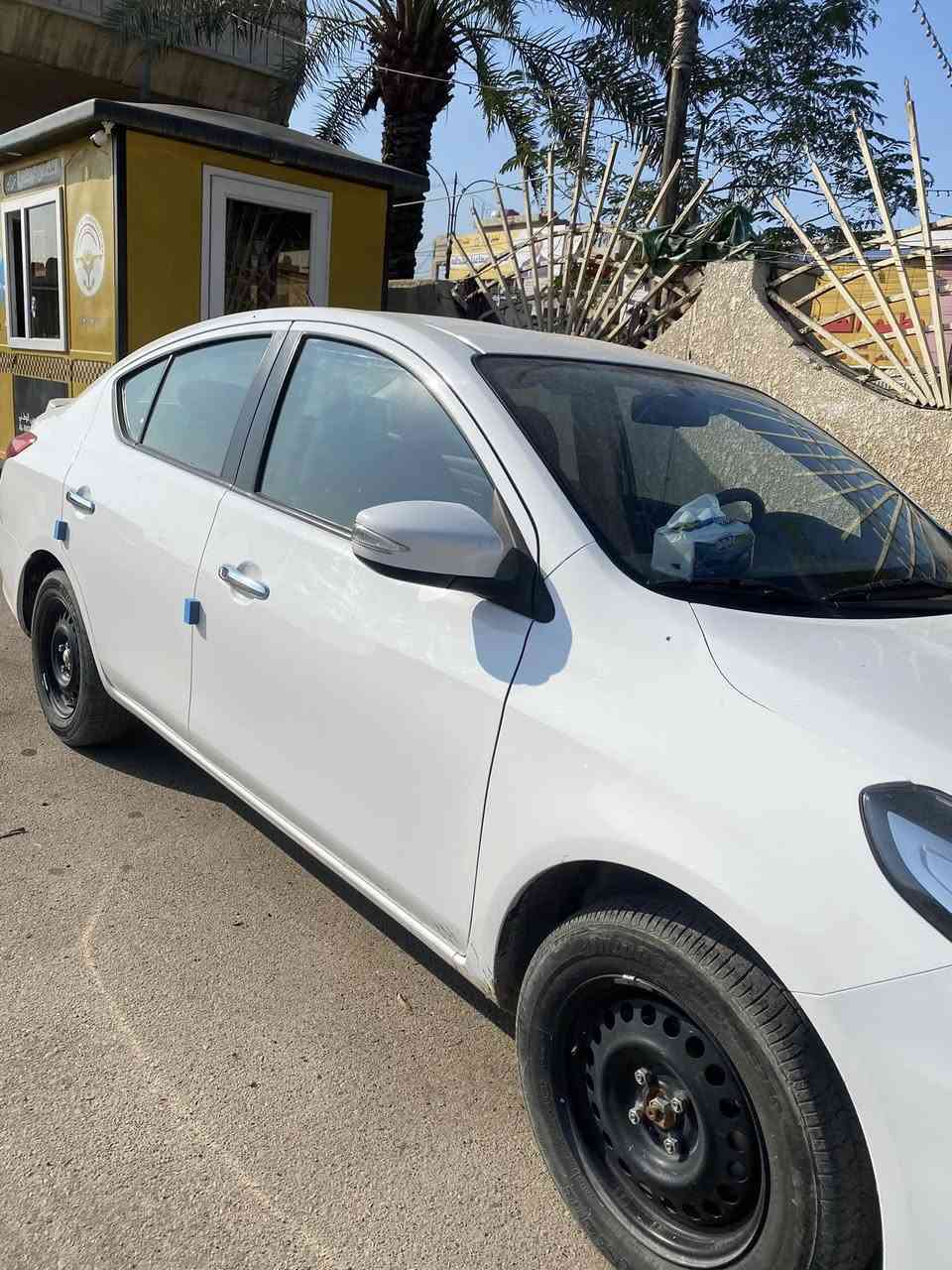 للبيع نيسان صني ٢٠٢٤ 
السياره ماشيه ٤١ الف كيلو 
السياره نضيفه وبيها تبديل دعاميه خلفيه اثر طخه خفيفه بجنطه 
السعر ١٢٠ وبيها مجال بسيط 
للتواصل ***********
