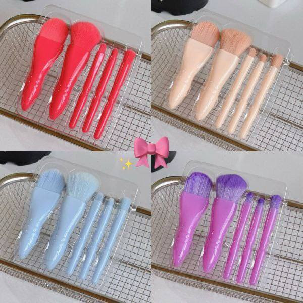 🌸فرش مكياج كيوت🌸
سيت فرشه مني رهيب من ماركة بودرة ديلوكس (الأصلية)🧸

🩷تمتاز هل فرش بشعيرات جدآ قويه وناعمه كللللش كوالتي كلش عالي
اها والحجم صغير ترهم بالجنطة و الطلعات المستعجلة 

🩷سيت فرشة مكياج…🌸
مجموعة من فرش المكياج رائعة لدمج المكياج بصورة طبيعية وسهلة مع لون فريد وجذاب
💞 شعر اصطناعي ناعم عالي الجودة ، يمكن أن يمنحك مكياجًا مثاليًا وخاليًا من العيوب. المقبض من البلاستيك المتين.

💞.استخدام متعدد  وسهل يتكون من مجموعة من الفرش 5 تشمل فرش العيون ، الباودر  ، الظل ، الشفاه وفرش الخدود ، 

💞اختيار هدية مثالي: مثالي للاستخدام الشخصي أو هدية مثالية لأي فرد من أفراد عائلتك أو أصدقائك.هدية حلوة وعملية 
#الاصلي
السعر 7 الاف 
🚘 يوجد خدمة توصيل لجميع محافظات العراق 🚘
#ترند #مكياج #تصويري


**إذا كنت صاحب هذا الإعلان وتريد حذفه لأي سبب، رجاءا أرسل رسالة إلى الدعم الفني**