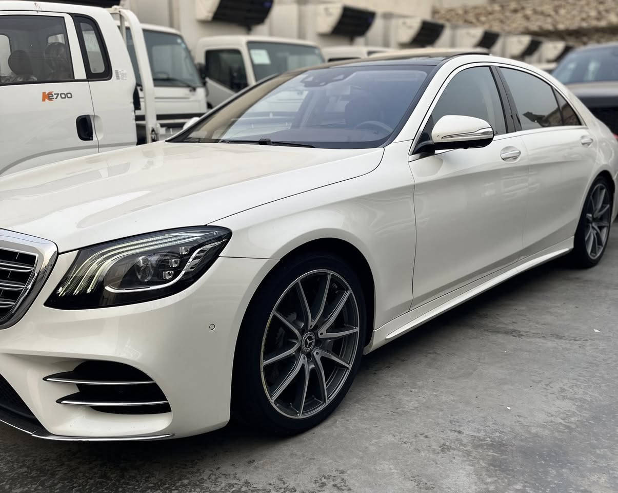 #للبـيــبــع مارسيدس اس كلاس S560

#مــوديــل / 2018 

#الـمـنـشـأ / خليجي وكالة خمس افصوص

#الـعــــداد الـمـسـافــة / 67.000 الف كليو

#داخــل / قرميدي اصلي دزاينو 

_________________________

بانورما . ابواب شفط . نظام راس دجاجة . ناظور ليلي . خمس بردات . لايتات اليدي . حساسات خلفي وأمامي . كشنات مساج . داخل ثلاجة خلفية . كشنات تبريد تدفئة . سقف كنتارا . 

_________________________

العنوان / بغداد معارض النهضة 

الهاتف / *********** حيدر الكرادي
