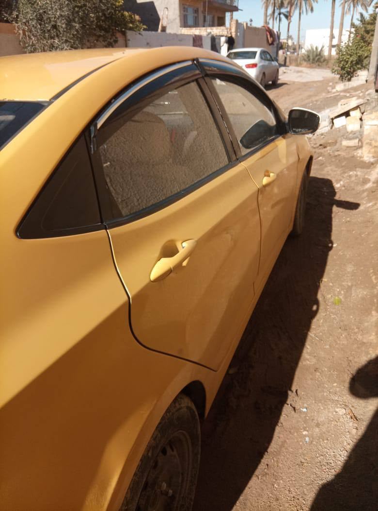 اكسنت موديل 2012 بابل خليجي باسمي تبدل بنيد فقط  سياره حلوه ومال عيشه بدون تلريد مكينه وحداديه وكير حلوه كهربائيات كلها شغاله السعر 70 وبيها مجال بسيط مكاني حله ***********
