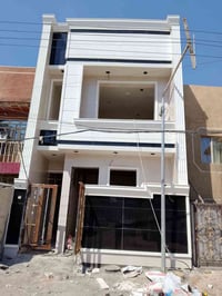 للبيع مشتمل مساحه 82.5 حديث تسليم مفتاح مدخلين  ط1 يحتوي على طرمه استق...