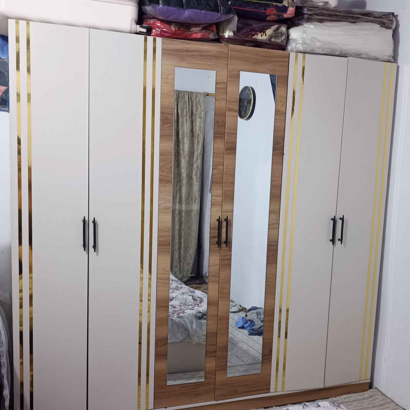 سلام عليكم غرفه نوم للبيع اخت الجديده شهر ونص من أخذته المكان بصره سعر 700 وبيهه مجال ***********
