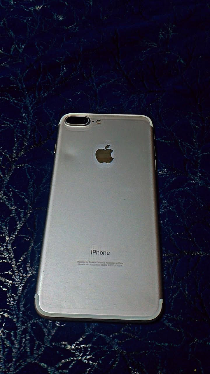 ايڤون 7 بلاص للبيع 
ذاكره 128 
مبدل بطاريه فقط بطاريه مال واكله اصليه 
سعر خاص 
راسلني او اتصل ***********
