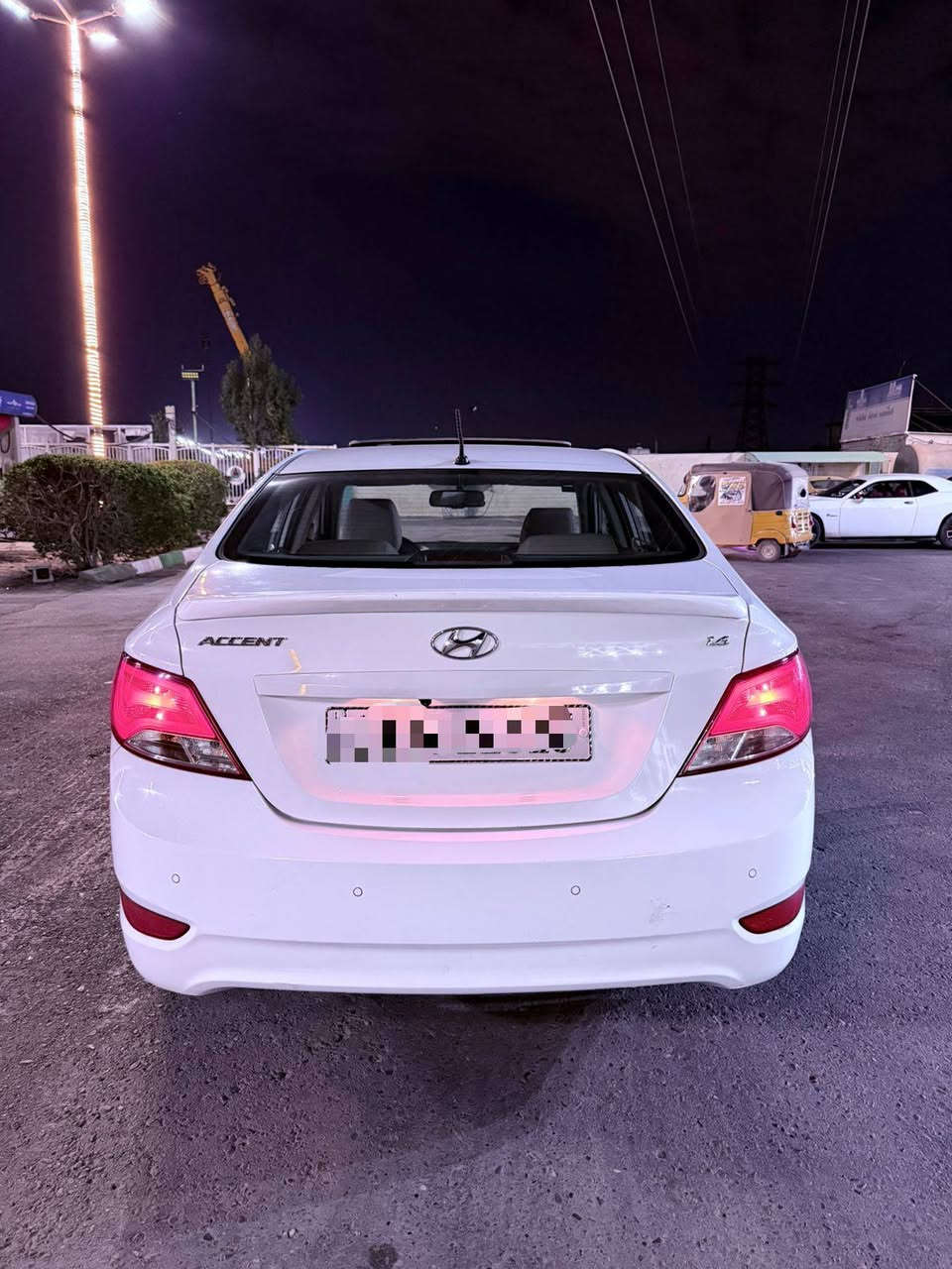 السلام عليكم….
اكسنت موديل ٢٠١٥ خليجي ماشيه ٩٢ ألف فول مواصفات فتحه خمسه ويل كب سبايدر وباقي المواصفات المعروفه سياره كفاله من الصبغ و التبديل والضربه بيها بارد كلش قليل بمكانين موضحات بالصور مكان السياره بغداد الشعب رقمها بغداد وباسمنه السعر ١١٨ ورقه وبيها مجال بسيط . 
للتواصل ***********
