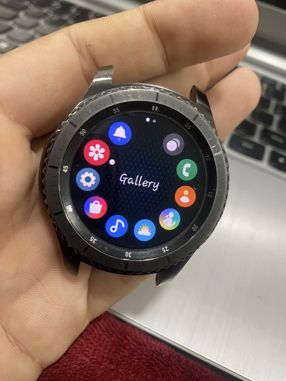 السلام عليكم 
ساعة سامسونك (اصليه)
Samsung Gear S3 frontier
نضيفه كلش وعلى ايدي اشتريتها جديده 
كاامللل ملحقاتها
وياها شاحنتها 
مع ٣سير هديه 
الله شاهد اخت الجديده
اتصال
تنزيل برامج
 تنزيل العاب
حتى متصفح بيها 
وتكدر تخلي بيها اغاني وصور
منبه
قياس نبضات القلب 
اكتشاف الرياضه 
نظام تحذير الحركه
وبعد هواي سوالف 
واني كلش انصح بشرائها
السعر 75 الف وبيها مجال للشراي
وموجود توصيل
مكاني كربلاء 
***********
