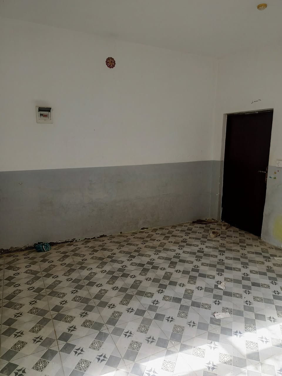 سلام عليكم بيت يجار ٦٥ متر غرفه وصاله مطبخ وتخاريج العنوان حي ميسان شارع زوار يجار البيت ١٥٠ قفل مكتب مرتضى ***********
