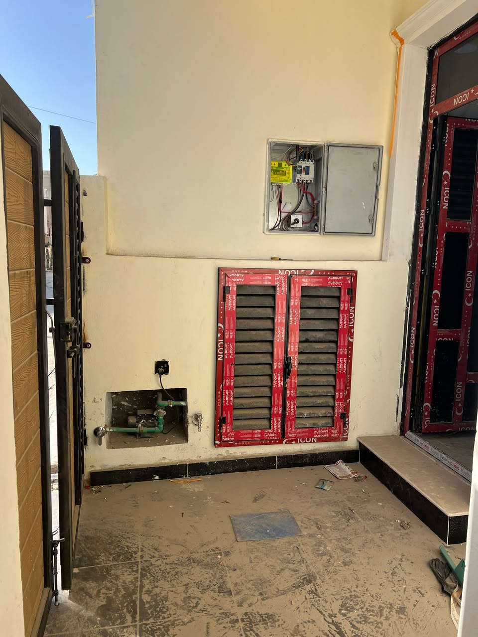 بيت للبيع مساحة100 طابقين 3غرف نوم بناء حديث زيرو غير مسكون  البوعيثه مجمع السلطان الاول. ثاني فرع   ارضيه مرمر 
***********
