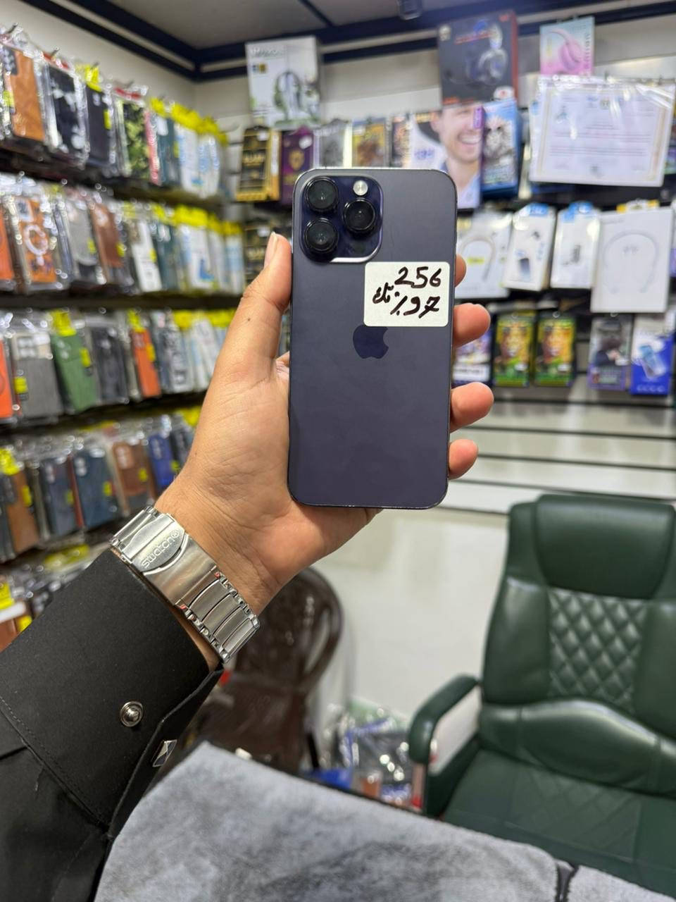 14 برو ماكس
ذاكره 256 
نموذج M تك سيم 
بطاريه 97 
شرط ما مفتوح 
سعر الجهاز 810 
شراي خاص او اتصل 
*********** 
***********
