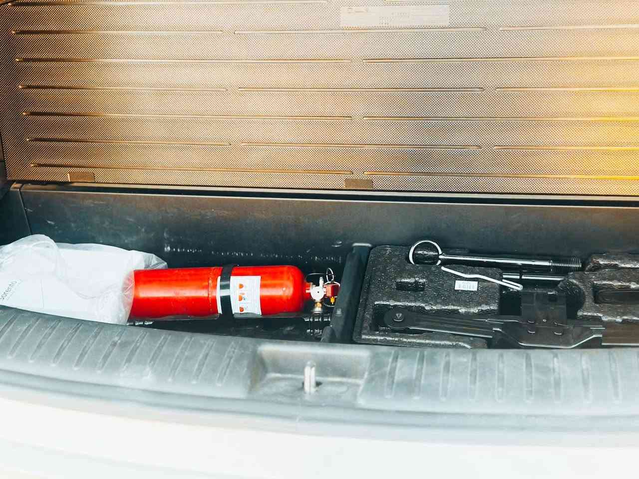 السلام عليكم 
سورنتو للبيع موديل 2023 خليجي رقم بغداد باسمي تحويل مباشر  مكفوله كفاله عامه من التبديل والصبغ والبارد والحالوب كفاله عامه ماشيه 30 الف 
المواصفات 
بصمه تشغيل/ بصمه بيبان/ تشغيل عن بعد/ جنطه كهرباء/ جي بي اس/ كراسي كهرباء اماميه وخلفيه/ كير ماوس/ نضام مانع انزلاق/ نضام نزول منحدرات/ 7 راكب/ 3 قطع تبريد / هند بريك بصمه/ كير 8 نمر / ويل كروم 19/ كامره دواره / 
وباقي المواصفات معروفه ما عدا الفوريل والبنوراما ؟؟؟
مكان السياره بابل 
رقم الهاتف/***********/ اسيا 
رقم الهاتف/***********/ اثير 
السعر /290/ وبيه مجال حك الجيه والضيافه 
ترهم مراوس بخليجي
