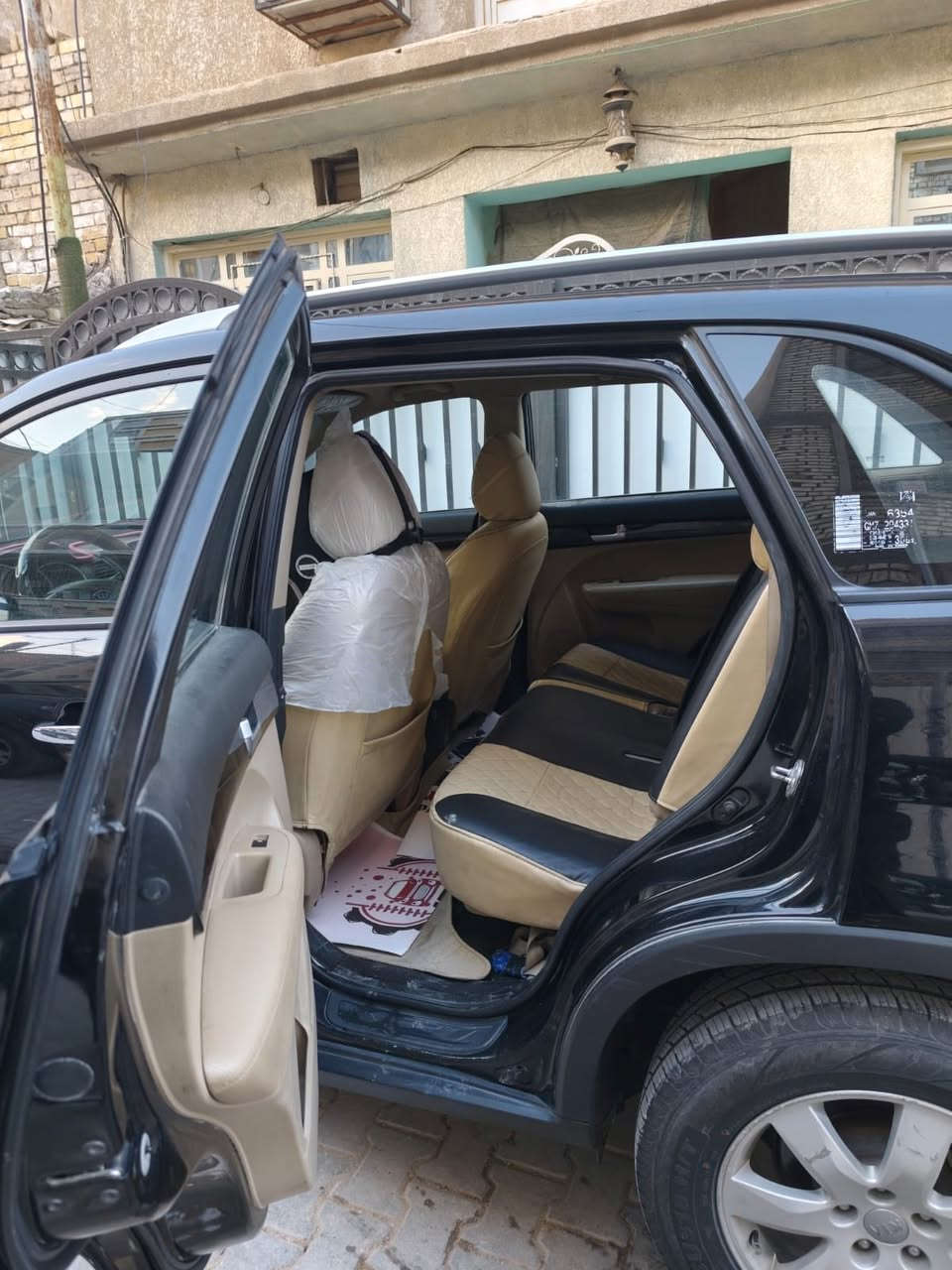 السلام عليكم 
كيا سورينتو 2012 خليجي اربيل بأسمنا اربعه سلندر ماشيه ١٦١ الف كيلو متر كفاله عامه عدى باردين بسيطات وسونارها موجود امامكم السياره خير من الله حداديه جديده كلها قبل شهرين 
مواصفاتها كامره + حساسات +مري شفط واشاير بالمري + بلوجكترات + مواصفاتها المعروفه 
السعر 145 ورقه مكان السياره بغداد العطيفيه 
للاستفسار ‭٠٧٩٠ ٣٧٢ ٥٦٧٣‬
