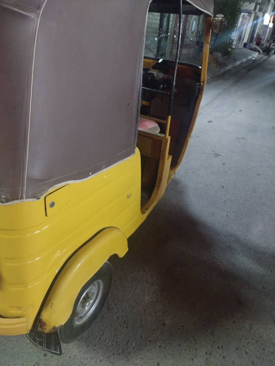 سلام عليكم تكتك مديال ١٧ اوراق المصطفى تجفيت جديد تايرات جداد تعمير مامعمرة مكان بغداد العبيدي بس على رقم متواجد السعر   4 و ٤٠٠ رقم  ***********
