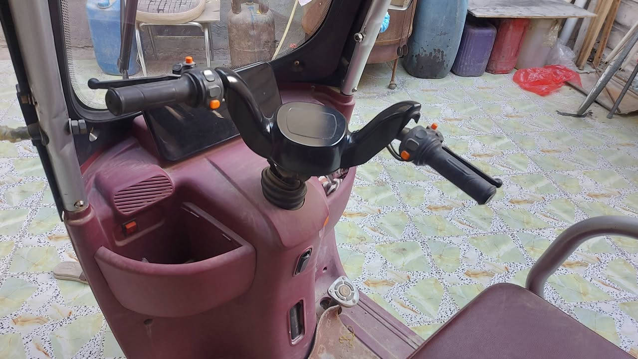 تكتك كهرباءية للبيع كلشي شغال 3
راكب بك شاحنة  بطاريات كلش زينه
التفاصيل لسعر٩٥٠ خاص  العنوان كربلاء ***********
