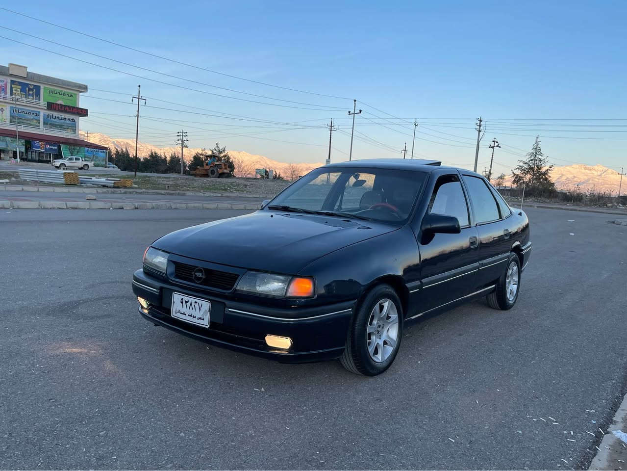 ئوپل موديل١٩٩٥
مةكينه٢٠
گيرو مةكينه بةشةرت
دةنگو بوخاري نيه
كودي ئاسايشي رانيةي بو كراووة
توندو تول
سلايت كارةباي
جام كارةباي
ئاوينه كارةباي
دةبل پةرةشوت 
ناو فورميكا
موسو براووة دةعمو وةرگةران بةشةرت
يةك سةر"دةبلي چاكراووة
خاسي نيه و
عةرةبانةكةشي لةعيمي پيوةنيه

سعري٢٣$ 
*********** بشدار, السليمانية
