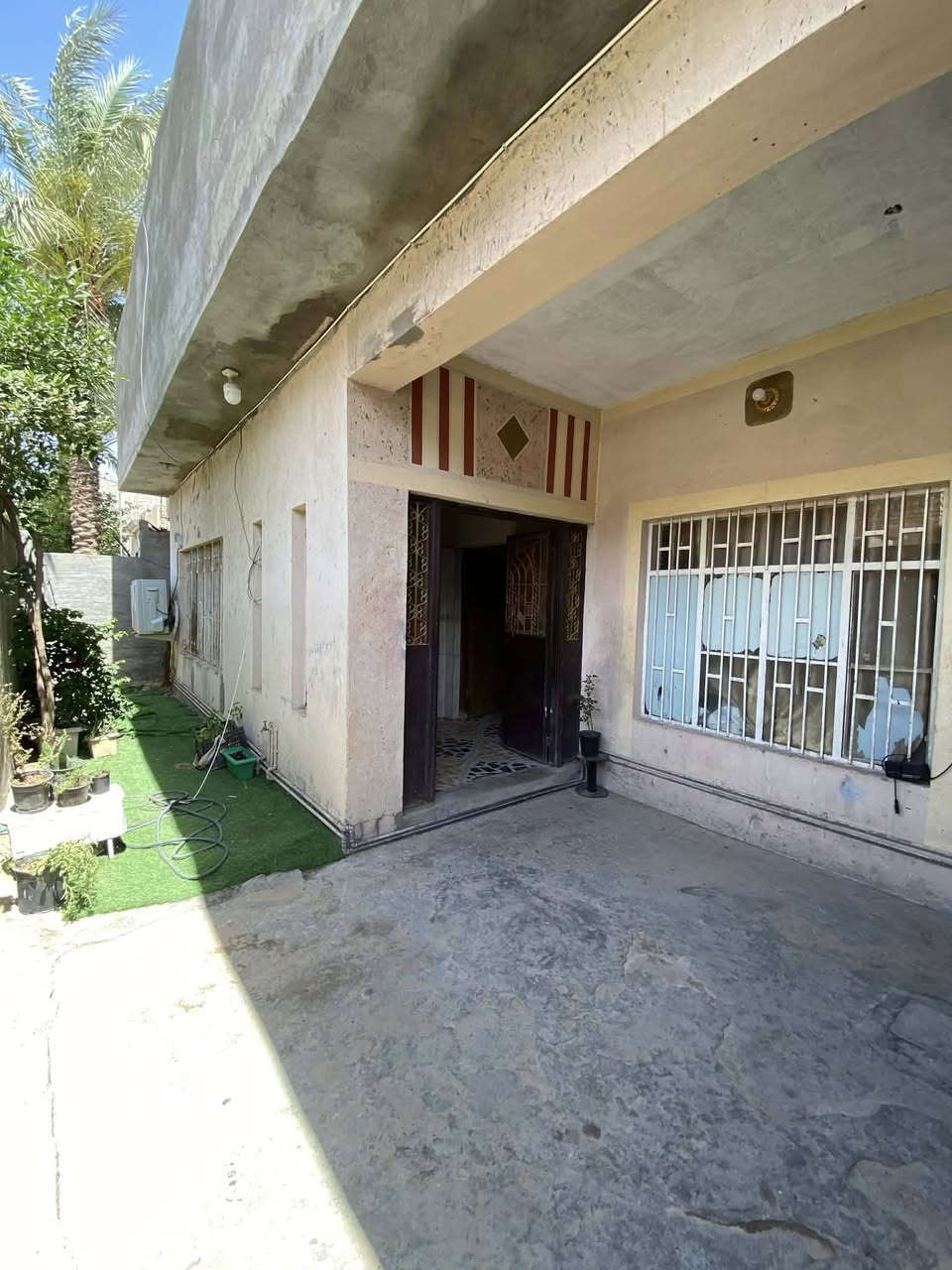 دار #للبيع بيع مستعجل
حي الرساله شارع مصرف بغداد
مساحه سند 243
واقع حال 300 

بناء طابوق 

شارعه 6 كما موضع بصور 

طابقين يحتوي ع 4 غرف نوم  
حمام عدد ٢
استقبال 
هول
صاله فوك وجوه
باقي تفاصيل بالصور
السعر  115 قفل 
للاستفسار 

‭0786 959 8192‬
