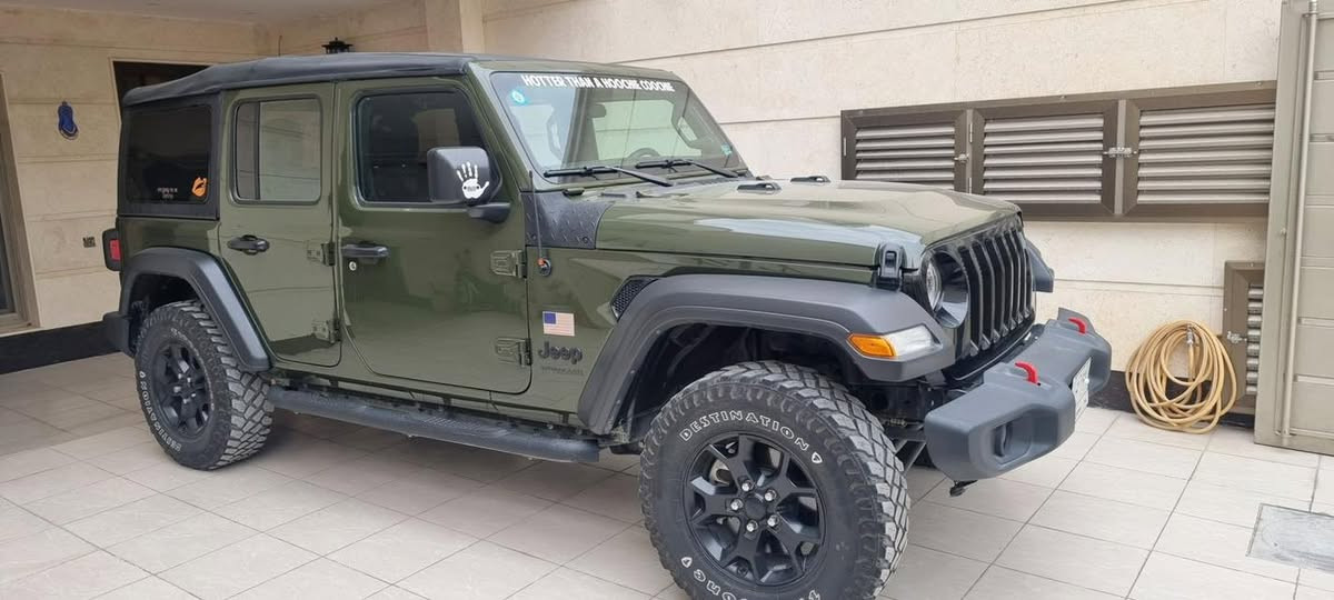 تحيه طيبه الاخوه الأعزاء جيب موديل ٢١ ٦ سلندر شبه الكلين بيها صبغ شبرين بل بنيد فقط السياره نضيفه جدا مكانها بغداد 

‭٠٧٧١ ٠٠٨ ٠٦٠٦‬
سعرها مناسب جدا
