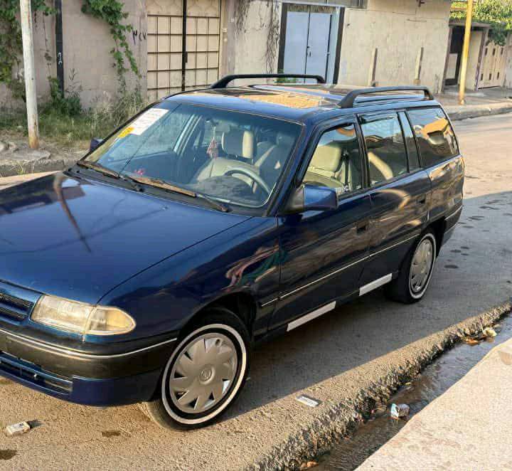 سياره استره
 موصل حي الرفاعي
   سنويه جديده. شرط وكاله وتحويل
 مكينه كير. شرط. صبغ عام جماليه فقط