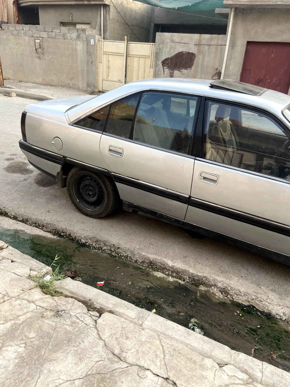 للبيع اوميكا حجم20 كير محرك شرط مصبوغ عام للجماليه فقط بدون حادث سياره شرط ماتصرف عليها دينار وترايك وين ماتريد كلشي شغال حتئ قفل مال الاكسل يشتغل سياره بسمي تريد وكاله تريد تحويل طخم امامي وخلفي جديد واقتصاديه بل بانزين 40لتر يمشيك400كيلو سعر 40 وبيها مجال
***********
***********
ملاحظه هاي الدهن الي جوه السيار مو مالها مكاني موصل
