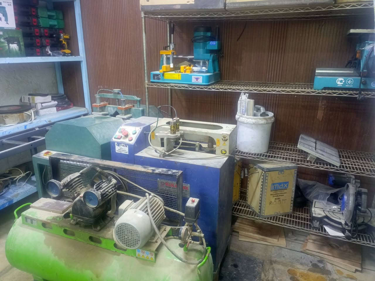 للبيع كمبريسر +تي +ماسكه
***********
