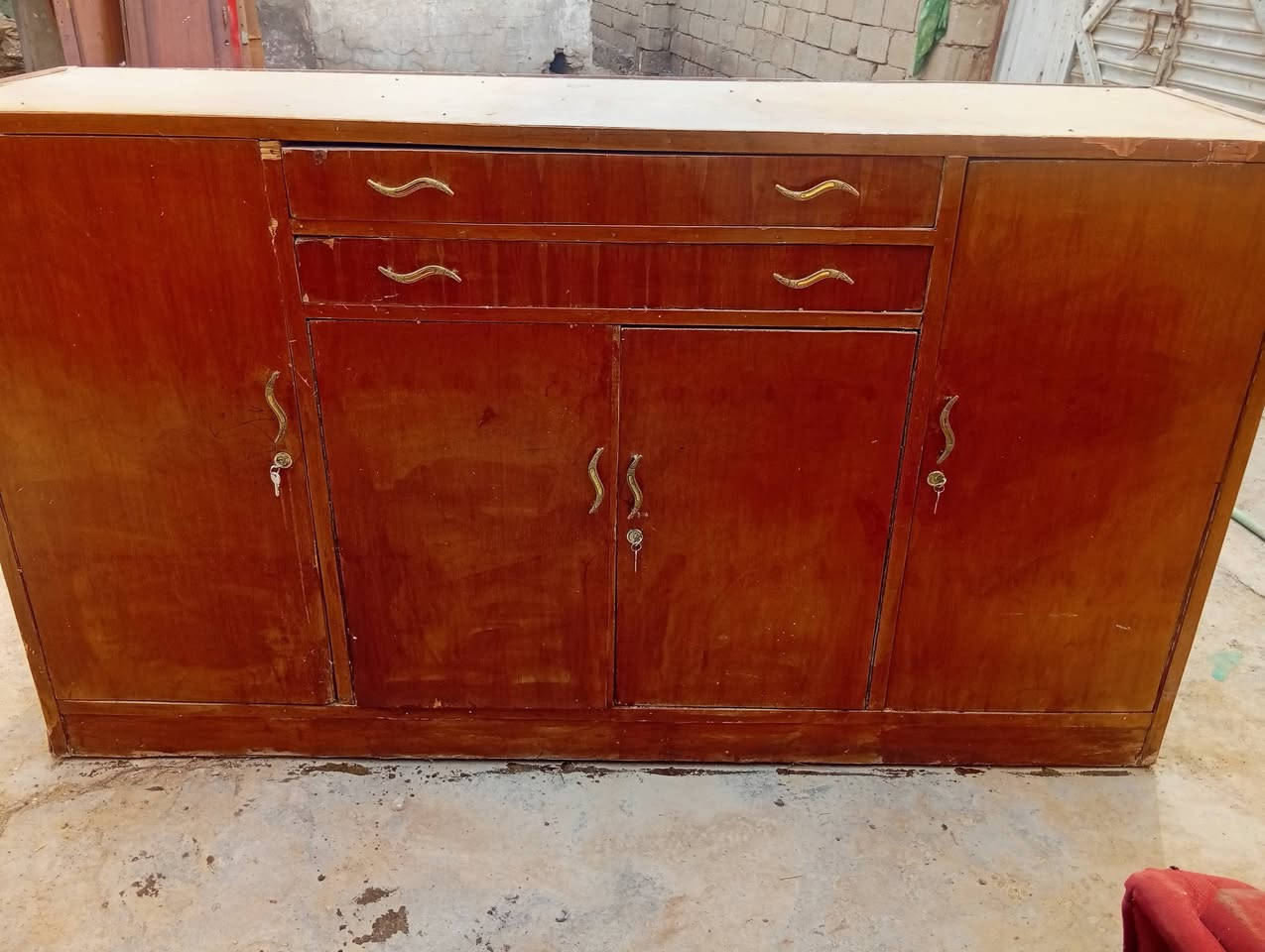 بوفيه تسكام متو ونص نضيفه سعر خاص العنوان حله مركز مدينه ***********
