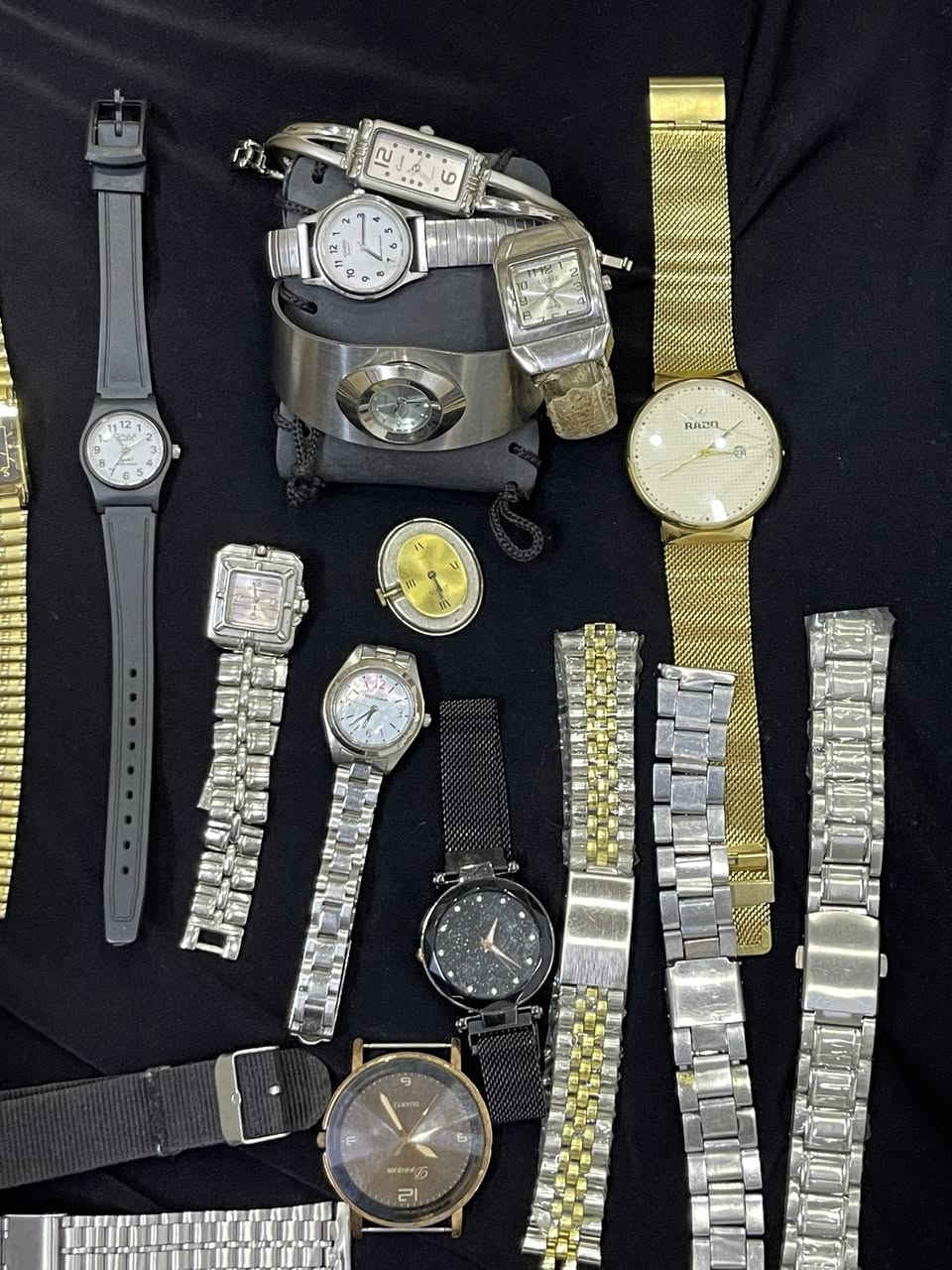 السلام عليكم ساعات بعضهم ماركه ماكس كلّهم كوارتز ساعات من ضمنه وكلهم ماركات وصنع البعض ياباني وأوروبيات فقط يرادلهم باتري ساعات عددهم 21ساعه وسير عددهم 5جديدات كلهم ب200وبيهم مجال


**إذا كنت صاحب هذا الإعلان وتريد حذفه لأي سبب، رجاءا أرسل رسالة إلى الدعم الفني**