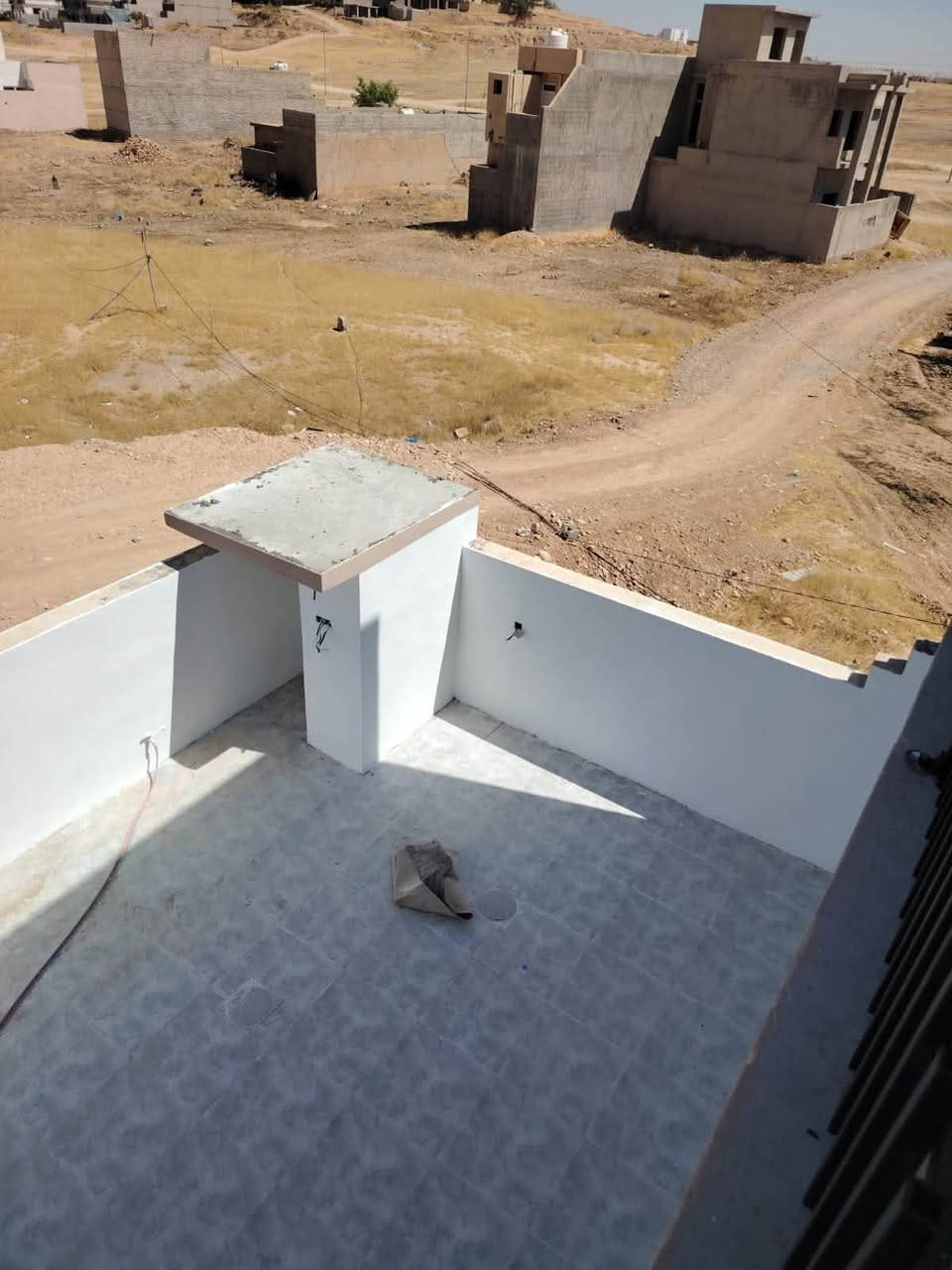 علان دار للبيع طابو سند 
بناء جديد. بيت فول مواصفات اظافه الى بير ماء 
موقع ملكشاه  قرب شبكه اسياسيل رابع بيت من الركن 
بيت جاهز بس تخلي غراظك بي
السعر 47 مليون بي مجال بصيط 
مساحه 200متر

للستفسار اتصل ***********
