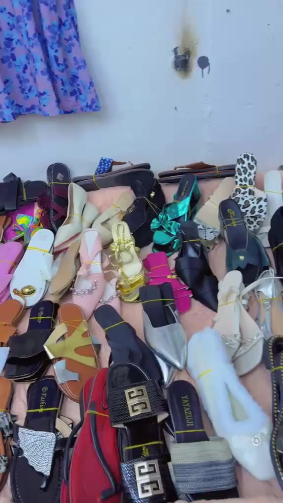 يا الله تعلن محلات محمد الزعيم عن كسر بضاعه جديده  خليجيه صيفي نبر وان المصادف الجمعه 2026/3/20 متواجدين من الساعه 8:00 صباحا لحد 11بليل كلشي متوفر صايه فساتين عبايه احذيه بوت كوت  ستر جنط فساتين دراعه كركعيان  كلشي متوفر نسائي أطفال خليجي شي ان بات بات جمله مفرددددددد
العنوان: المحموديه خلف صحه الطلاب محلات محمد الزعيم شارع علوه الخضاره 
رقم الهاتف:***********
