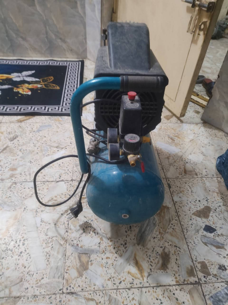 هاذه كمبريسر البيع بي عطل ما يشتغل كهرباء ما توصله فقط كمبريسر ما ويا ملحقات نطيني سعر واخذه ***********
