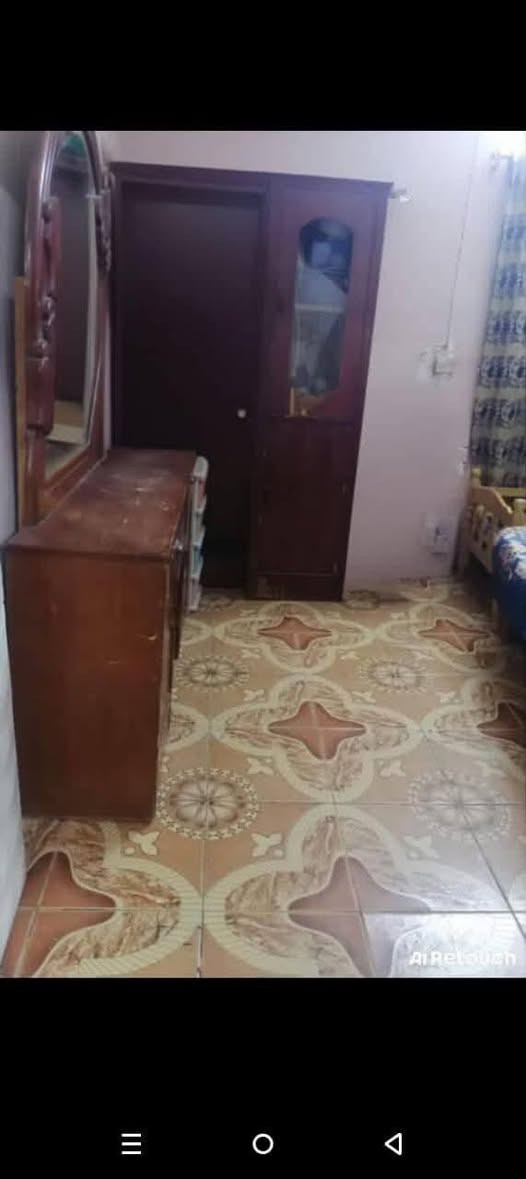 بيت للبيع قرب فلكة الجمعيه شارع مدرسة ضفاف العلم الابتدائية مساحة البيت 145ونص متر مطلوب عالمبادره 68 مليون و باليد 65 مليون وبي مجال  ...
متكون من طابقين الطابق الأول يتكون من غرفتين وهول ومطبخ وصحيات وصاله كبيره والطابق الثاني يتكون من غرفه ومطبخ وسطح فقط أرضية الطابق الثاني تتكون من الاسمنت .
للاستفسار الاتصال بالرقم ***********
