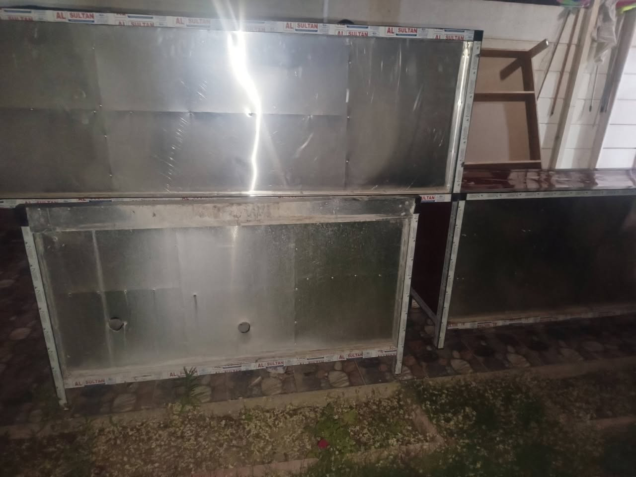 سلام عليكم كاونتر للبيع ثلاث قطع جدا نظيف وتكمه السعر 250 وبي مجال مكاني تكريت وهذا رقمي ***********
