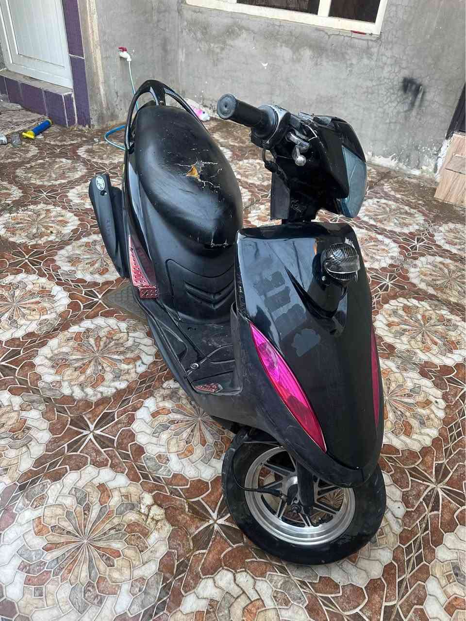 دراجه جاهزه محرك ما مفتوح فقط يحتاج دبل خلفي كهربائيات كله شغال اي عيب مابيها سعر 600 الي شراي يراسل او يخابر بيها مجال للطيبين *********** كركوك, العراق
