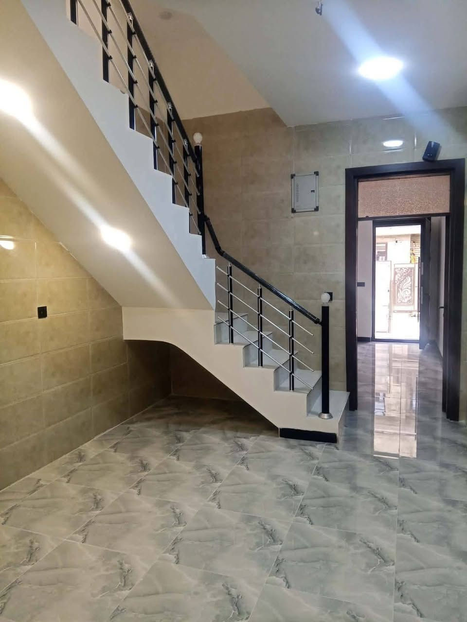 السلام عليكم
تونات 75 للبيع🏠🏠
كل دار  يحتوي  على هول صالة
منور مطبخ وخدمات عدد 2
غرف نوم عدد 3
حي الجهاد ديوان المخابرات 
للاستفسار ☎️ *********** واتساب
