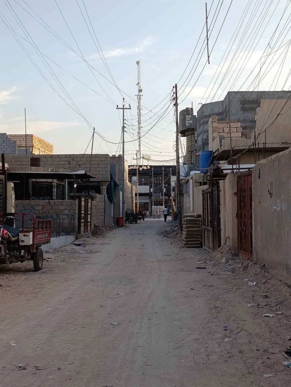 اعلان اعلان اعلان السلام عليكم قطعه ارض في شط العرب الجزيرة باب الهوى بداية سوك باب الهوى موقع رهيب وفرصه استثمارية مساحه الارض 200متر واجهة 10نزال 20 مقابيل مطعم ريزو هوم خامس قطعه على شارع باب الهوى بسعر جدأ مناسب طابو سند 23 ماء كهرباء شارع 7متر للستفسار على الرقم التالي *********** شط العرب, البصرة
