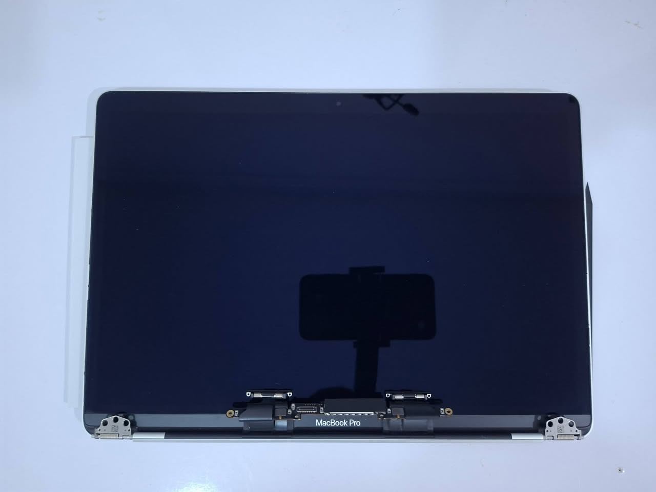 شاشة MacBook Pro 13 تفصيخ أصلية 100% سعر 120 الف
شاشة ماك بوك برو 13 بوصة موديل A2338 (تفصيخ أصلية 100%) للبيع
​الوصف والمواصفات:
​نوع القطعة: شاشة تفصيخ أصلية 100% (بلاد مفسوخة من جهاز عاطل).
​الأجهزة المدعومة: تركب مباشرة على لابتوبات MacBook Pro 13-inch
​دعم المعالجات:
​تدعم جيل معالج M1 (إصدارات أواخر 2020).
​تدعم جيل معالج M2 (إصدارات 2022).
​الحالة الفنية: الفلاتات الأصلية وبورد التحكم والكونكتر الرئيسي نظيفات وسليمات 100% وجاهزة للشد المباشر بدون أي مشاكل.
سعر 120 الف


**إذا كنت صاحب هذا الإعلان وتريد حذفه لأي سبب، رجاءا أرسل رسالة إلى الدعم الفني**