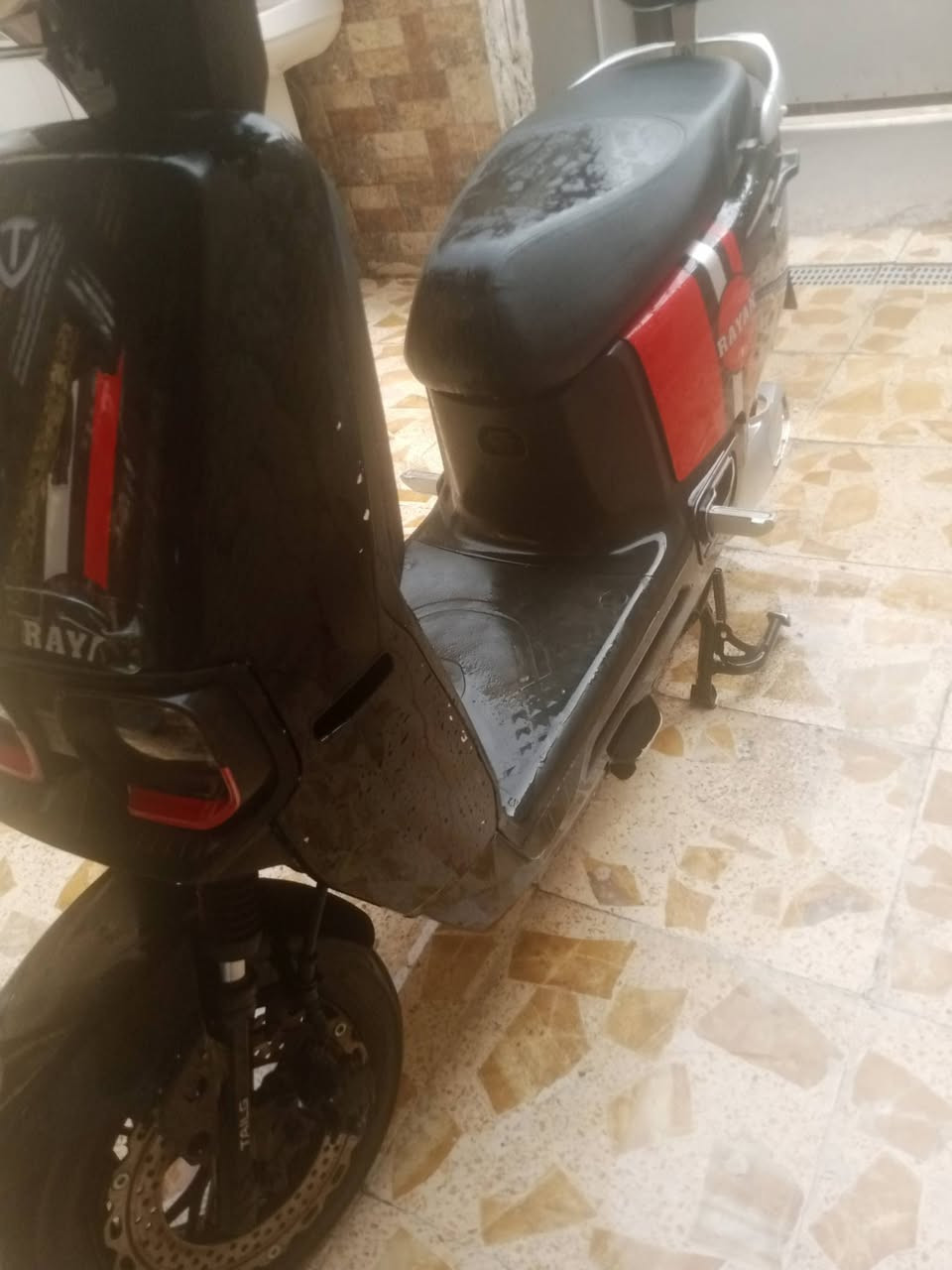 سلام عليكم دراجه شحن لبيع أو مراوس بجبلي أو ماكس عدله دراجه زيرو مشيتها عل ايدي الله شاهد بصمه +اسويج +شاشه عرض العطل +بك لايت زنون عالي +ناصي مكان بغداد كماليه سعر 650وبيها مجال للشراي راسلني واتساب ***********
