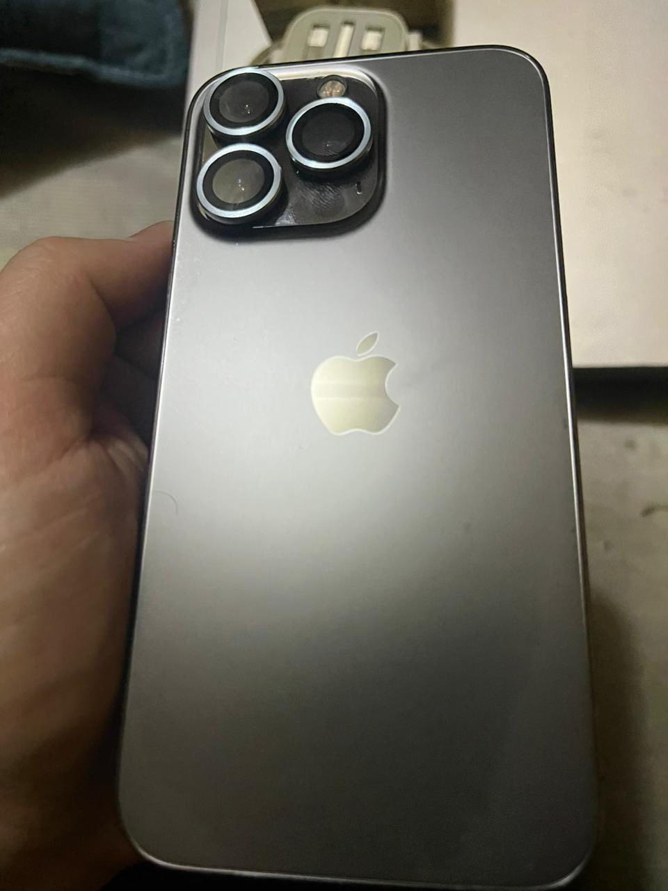 ايفون 13 برو الصغير
الذاكرة 256 
اللون اسود 
الهاتف بالة بدون باكيت بس مشتري من مركز معتمد الرتاج 2 
الملحقات 
1 سماعة ايربود الجيل 4 سماعة حيل نضيفة وجديدة 
2 شاحنة اصلية مع كيبل 
 الهاتف يعاني من مشكلة بسيطة السماعة الاقطة للصوت ناصية فقط تحس بل عطل في المكالمات لازم تتصل سبيكر اذا تستخدم السماعة مراح يكون عندك مشكلة 
الهاتف مع الملحقات السعر 600 الف قفل مابي مجال ابد  *********** متواجد وتساب ومازنجر مكاني بغداد

