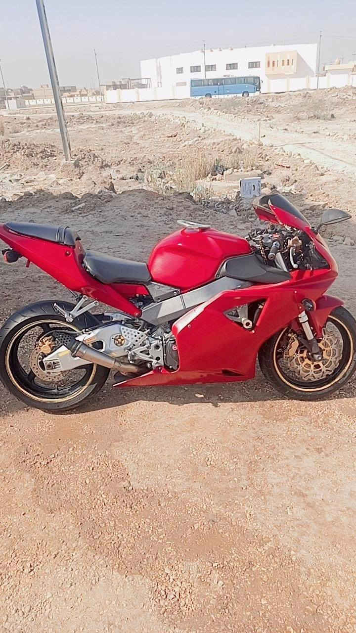 سلام عليكم عندي دراجه ديفل 1000 RR الدراجه لطشت مكينتها لان نتركت بدون دهن لا اكثر ولا اقل للتواصل ***********. للتواصل ع الواتس *********** مكاني دوانيه
