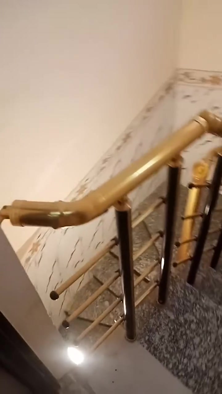شقه للايجار بل مطيحه طابق اول ٢ غرفه وصاله ومطبخ وصحيات اجاره ٤٠٠ الاستفسار ***********
