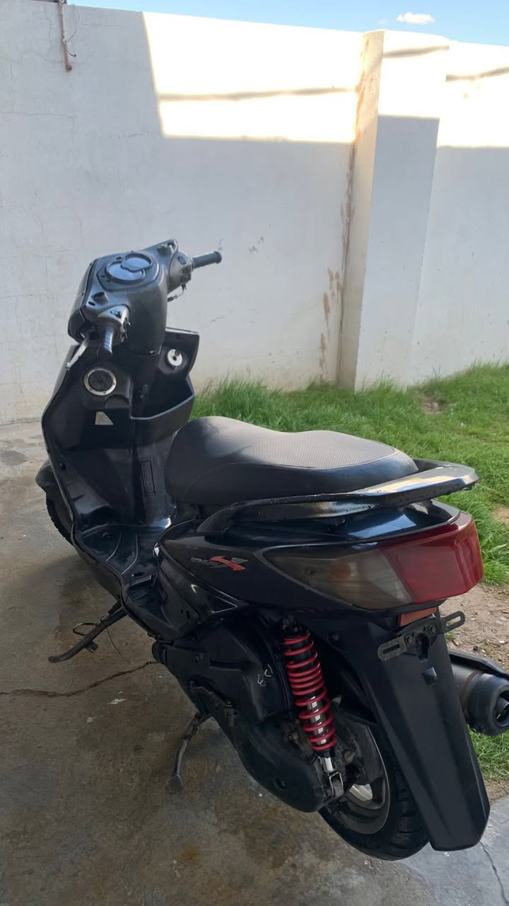 السلام عليكم سكنس فحل 140 كابريتر مكينة مكفولة الكفرات ختم واحد دبلات بلاديه كهربائيات شغالة كاملة بدون اي نقص تجي تفحص وتشوف بعينك 
سعرها 600 وبيها مجال للشراي 
إذا مو شراي لا تتصل ولا تجي
متوفر واتس ***********
مكاني ديالى بعقوبة
