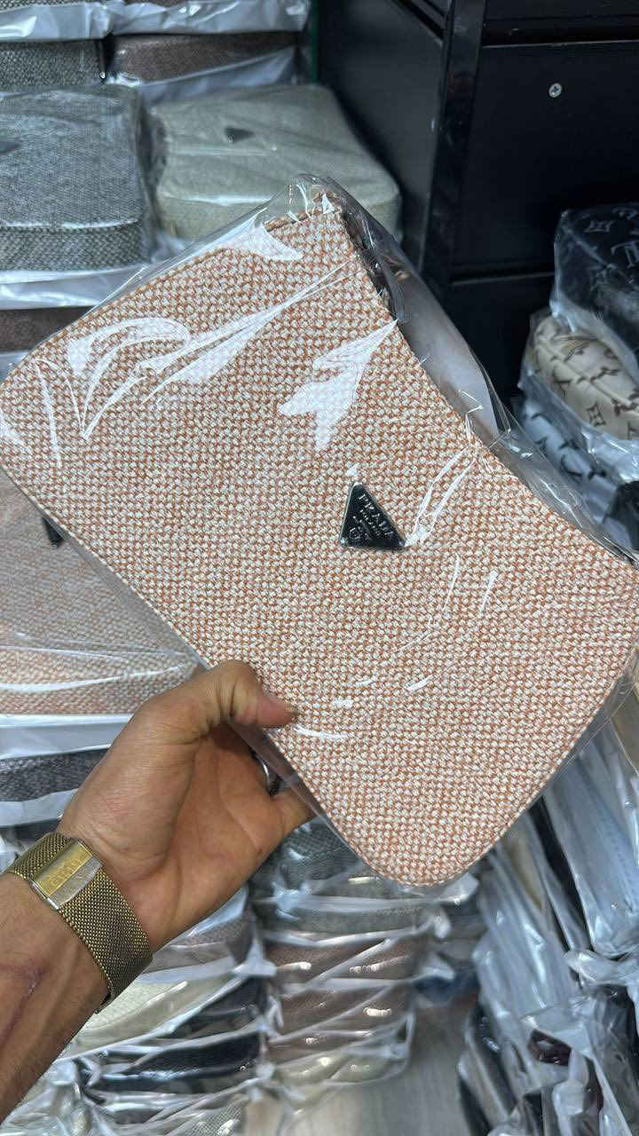 وصلت تشكيلتنا الجديدة من الجنط ✨
ستايل راقي وجودة حلوة تناسب كل يوم 💼

💰 الأسعار:
▫️ يبدأ من 36 ألف إلى 60 ألف
▫️ مفرد فقط 5 آلاف

📦 توصيل متوفر لكل المحافظات

📲 للحجز والاستفسار:
📞 ***********
🔗 https://t.me/bagswoman7
