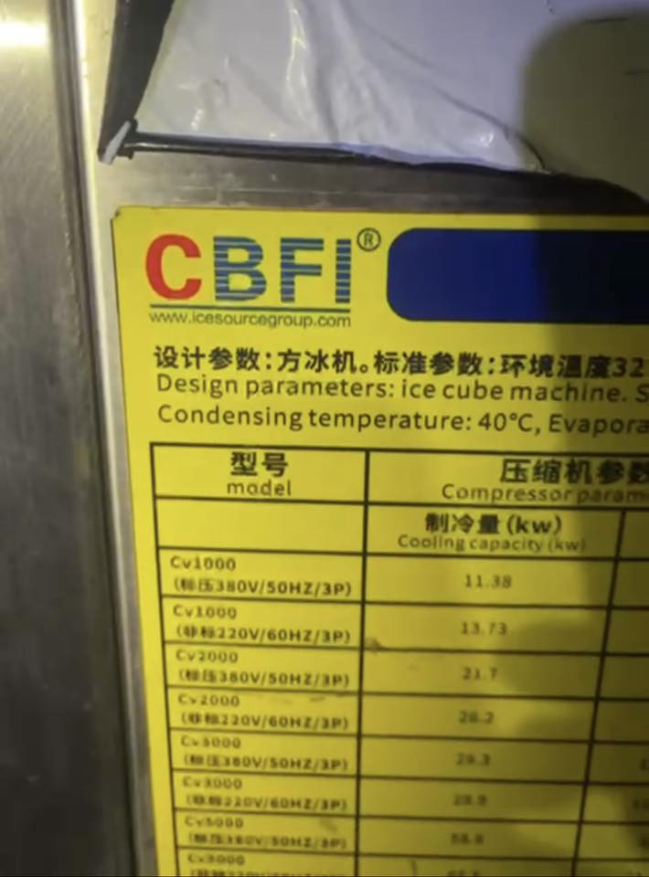 ايس مكير ثلج 🧊 بلوري مكعب انتاج 3 طن 3000kg مستخدمة موسم واحد كلش نظيفة وع بلااد شرط الفحص تصنيع خاص قالب الخشن يجي حجمة 38 تجيك ويه شلال تبريد 3 طن شركة معروفة CBFI بسعر كلش مناسب موقعي بغداد 📍للاستفسار مراسلة الصفحة او الاتصال + واتساب ***********
