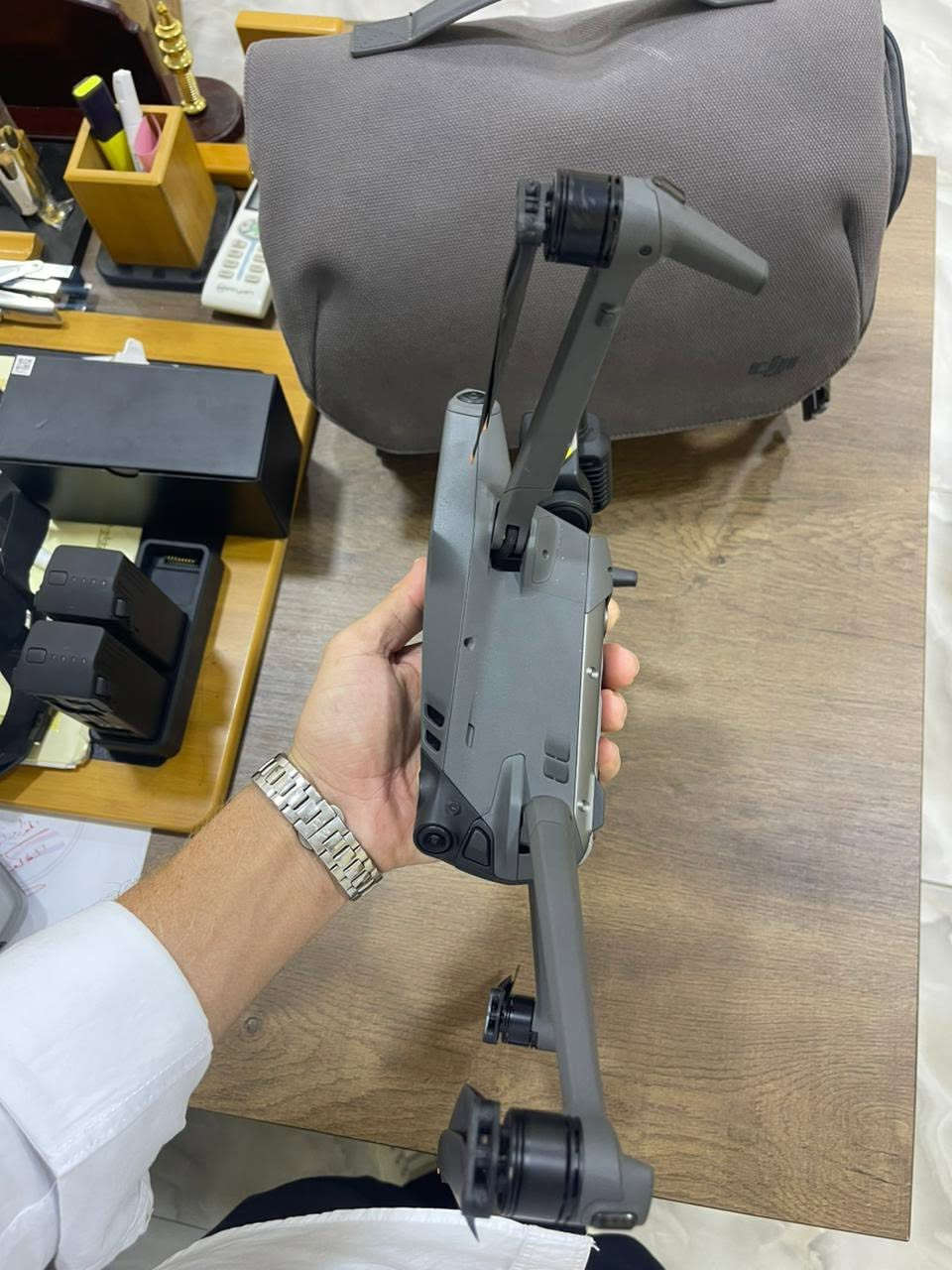 عشاق الجديد
سلام عليكم 
كونترول عادي
٣ بطاريات  
درون غني عن التعريف مع كامل الملحقات 
العنوان بغداد الكرخ 
***********
