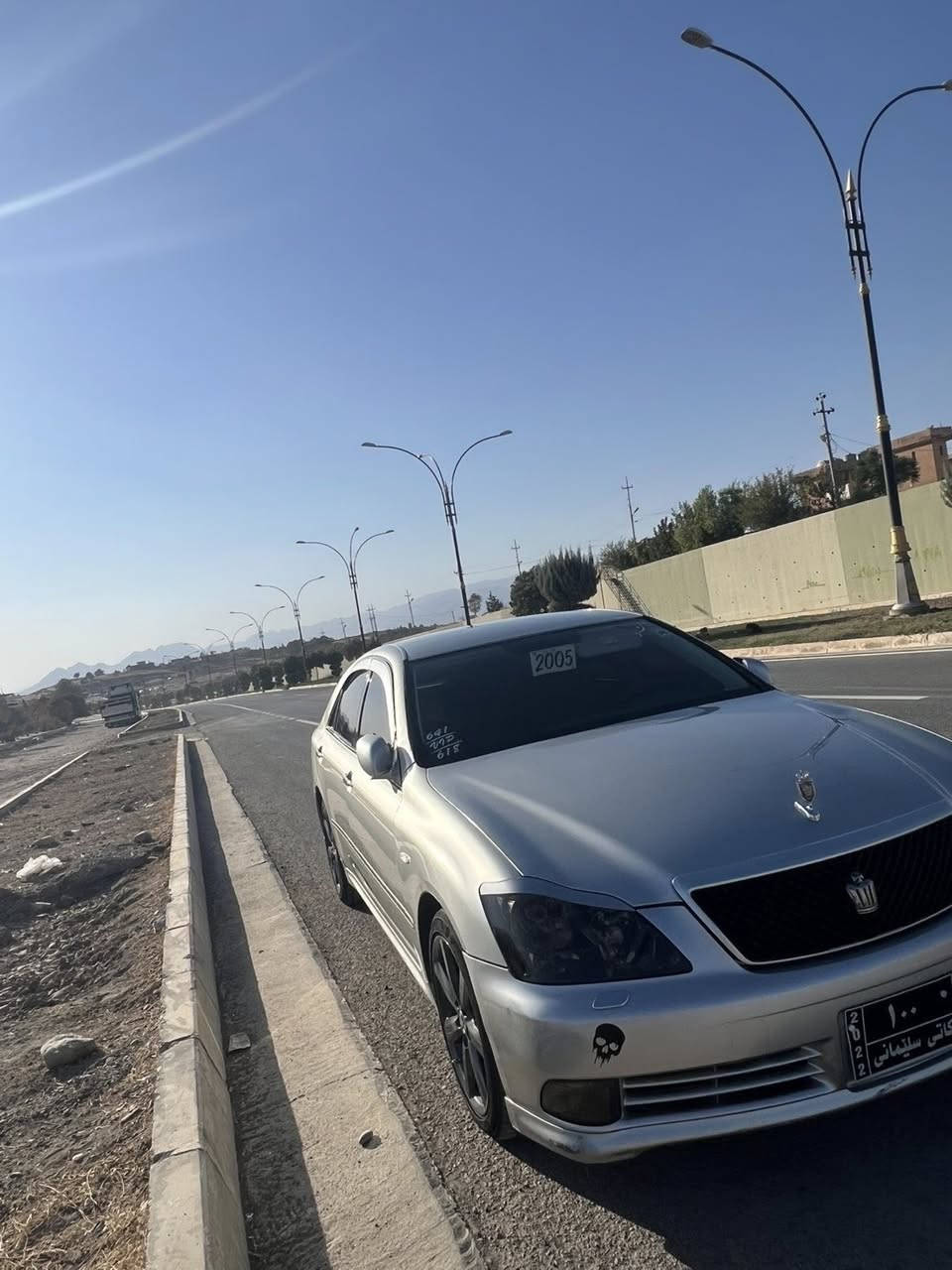 182 گەورە بە گەورە بڕاوە ناو ڕەساسی کراوە بە قەیسی 3 دوگمە.
***********
