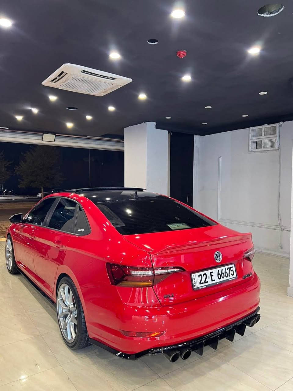 Volkswagen jitta R line 2019                  Gli سةيارةكة كامل كرايتة                              فوول فوول مواسةفاتة بةسمةية شةغالة پانوراماية گوشين جلد و هيتةرو كارةبايية سيدي بوكسة شاشة گةورةية كارپلةية ناو دوو رةنگة زور مواسةفاتي تر سةيارةكة كلين تايتل بي سبوغ بي تعديل بةس نةرمة تةزرةچي زور خةفيفي هةية گير و مةچينةو تةقةو رةقةو بةناوكردن غةرامة هةموو شتةي بةشةرت *********** أربيل, العراق
