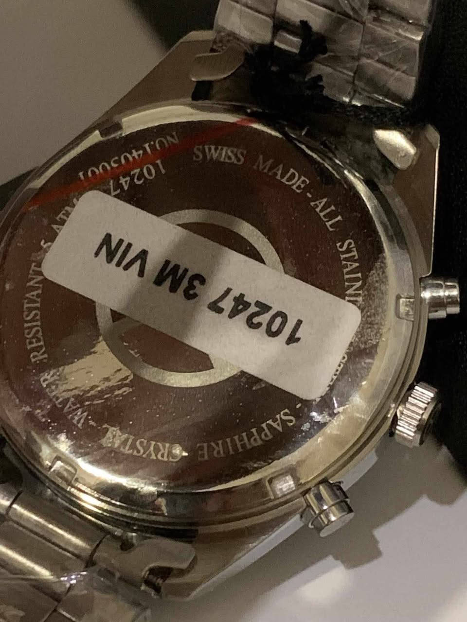 السلام عليكم.....
ساعة CLAUDE BERNARD سويسري اصلي بطارية 
ستوب وج 
كرونوكراف 
نافذة للعرض التاريخ 
سناتر شغالة 
أميال وارقام فسفوري 
القطر ٤٤
مقاوم للماء ٥٠م 
سنتر ثواني ثانوي 
سير حديد ستانلس ستيل قفل فراشة معلم 
جديد غير مستعمل مع العلبة الأصلية وبطاقة الضمان 
السعر ١٤٠$
يوجد توصيل ***********
