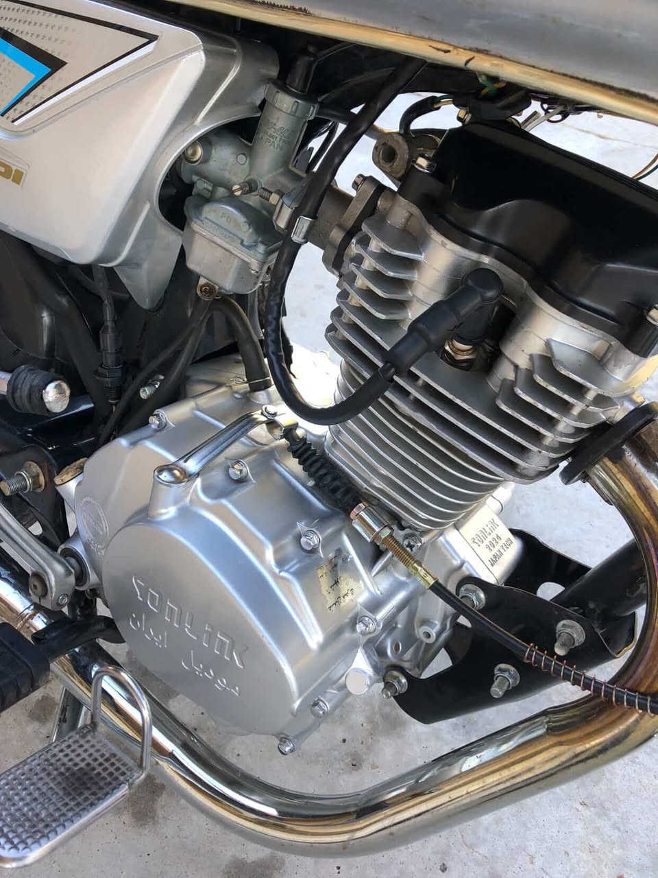 سلام عليكم شباب ايراني سونلك 25 تايكر 5كير كامله من كلشي كهربائيات شغاله شاشه شغاله محرك ١٥٠ بدون سلف التايكر الحديث كله يجي هيج اوراقهها طارن وي الصفاحيه اكفلك سرقه سعرها 700 وبيها مجال محرك بلاد برغي ممفتوح باتري جديد واذا اكو مراوس ايراني خمسه كير 23 بس كون بلاد نضيف عادي حسب النضافه رقمي بي واتساب *********** مكاني شرطه رابعه بياع
