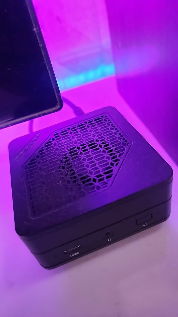 حاسبة مني بيسي  فول شغاله 4k

 المعالج: AMD Ryzen 7 7840U  عدد الأنوية (Cores): 8  عدد الخيوط (Threads): 16  كرت الشاشة: AMD Radeon 780M Graphics (8GB)  الذاكرة: 32GB DDR5 بسرعة 6400MT/s  التخزين:512GB.  M.2 NVMe

سعر 475 الف يوجد توصيل


**إذا كنت صاحب هذا الإعلان وتريد حذفه لأي سبب، رجاءا أرسل رسالة إلى الدعم الفني**