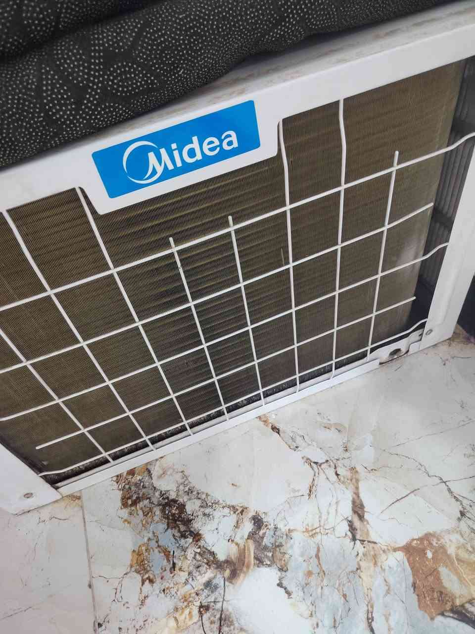 السلام عليكم مكيف  midea
ابو طنين مشغله بس الصيفيه الفاتت نضافته ٩٠ بلميه
سعره ٣٥٠ مكاني بغداد الكريعات
***********
