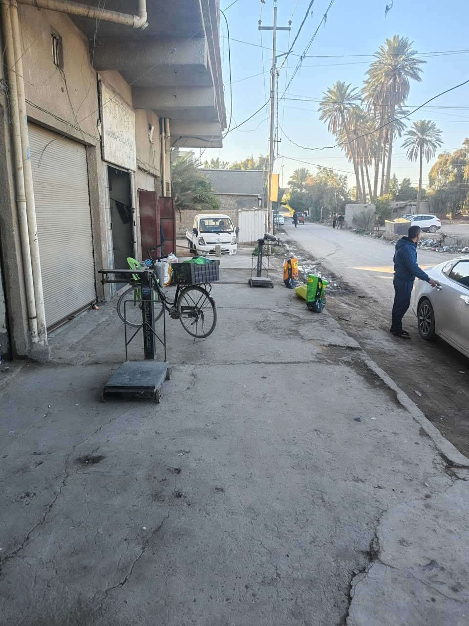 عماره تجاريه في سوك المحاويل للبيع تحتوي البنايه ع خمسه محلات وكلهن مأجرات والطابق الثاني اربع شقق المساحه ٢١٧متر مربع طابو صرف تحويل مباشر بأسم المشتري موقع العماره خلف القائمقاميه القديمه علما أن واجهه البنايه ٢٢متر والباقي نزال  للأستفسار ***********
