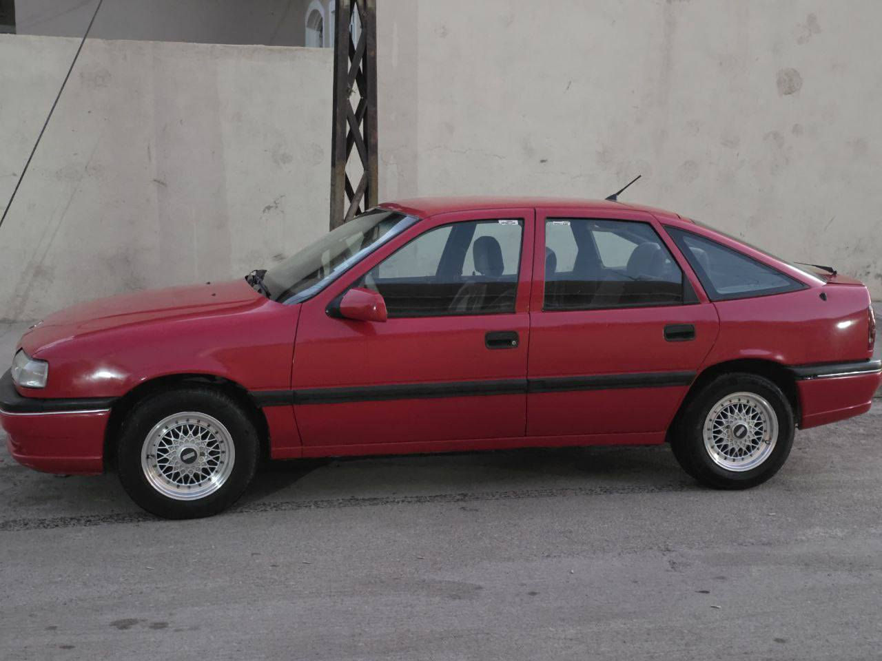 السلام عليكم
فكترا 
موديل ٩٣
كير محرك شرط 
صبغ جمالية بدون ضرر شرط 
سنويا باسمي شرط التحويل و الوكالة 

***********
